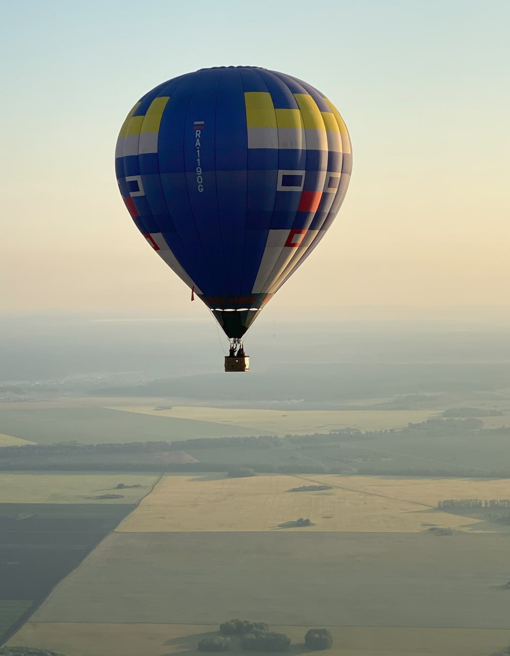 Высотный полет на воздушном шаре — общий вид на большой высоте